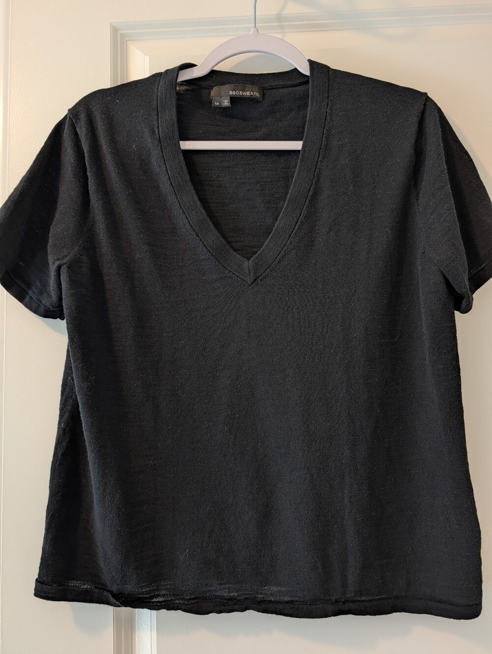 360 SWEATE  SZ M BLACK V NECK